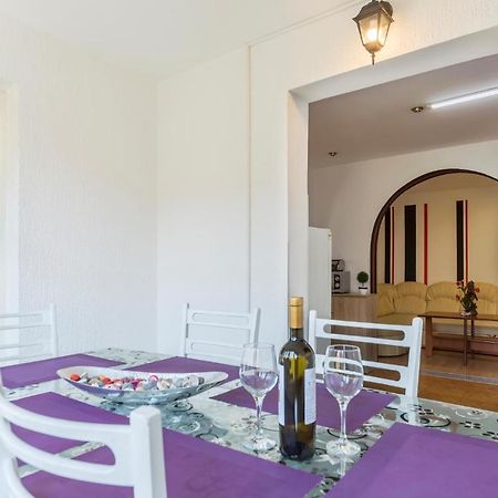 Nice Apartment In Pula With Kitchen 외부 사진