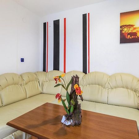 Nice Apartment In Pula With Kitchen 외부 사진
