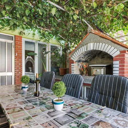 Nice Apartment In Pula With Kitchen 외부 사진
