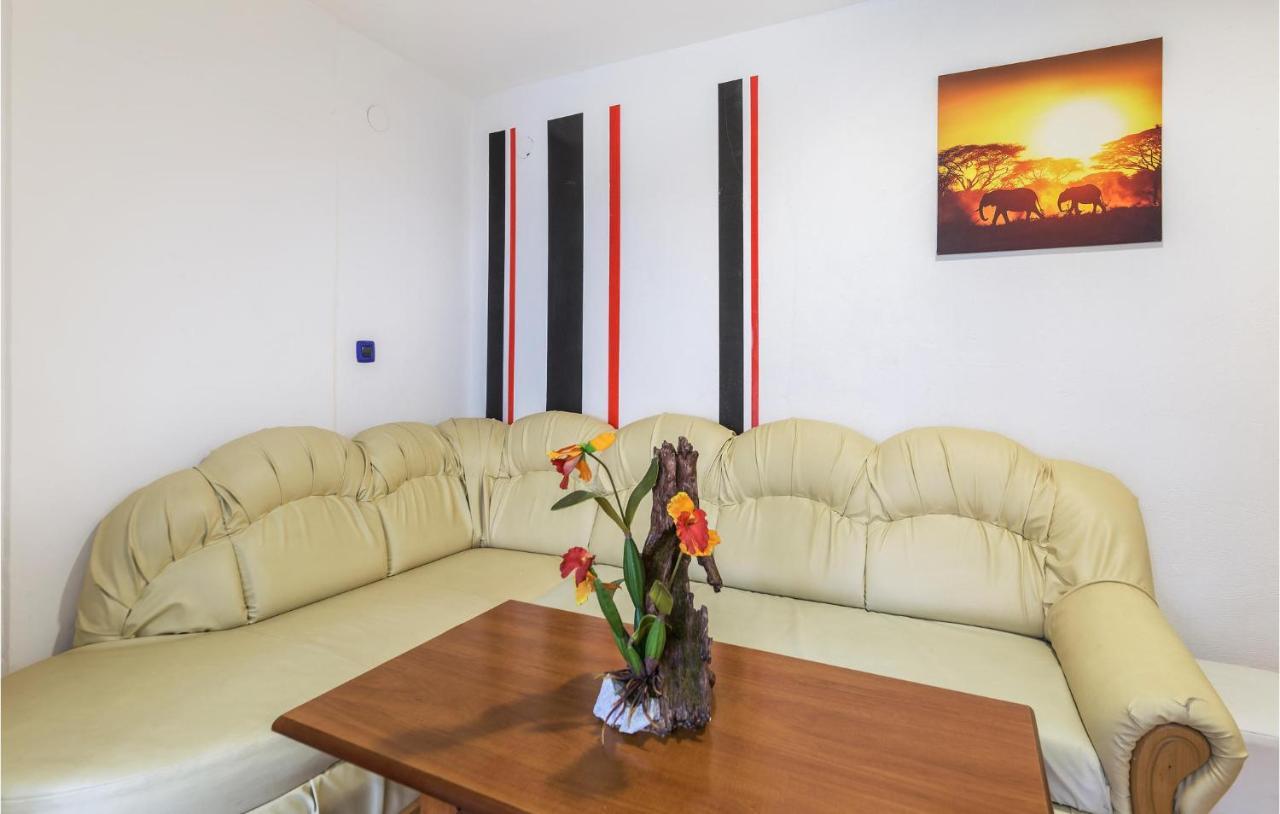 Nice Apartment In Pula With Kitchen 외부 사진