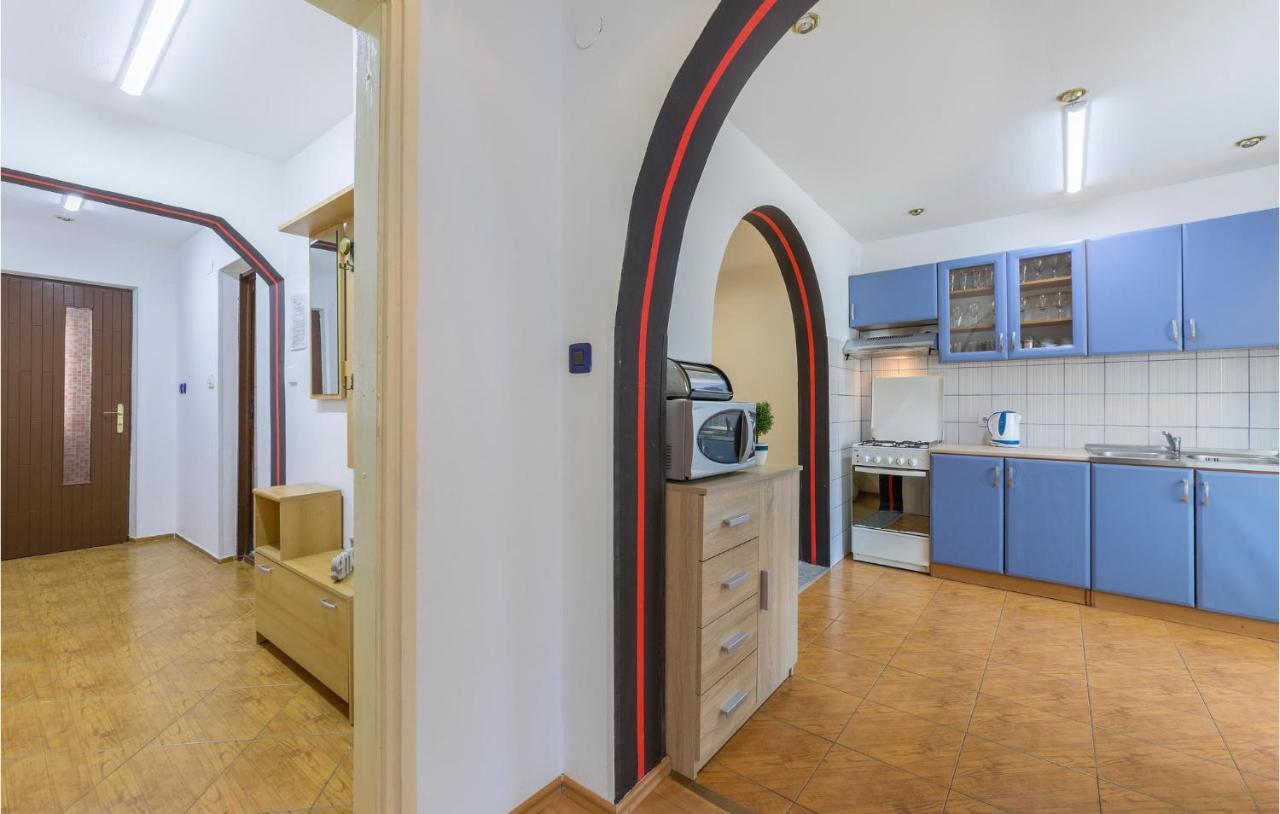 Nice Apartment In Pula With Kitchen 외부 사진