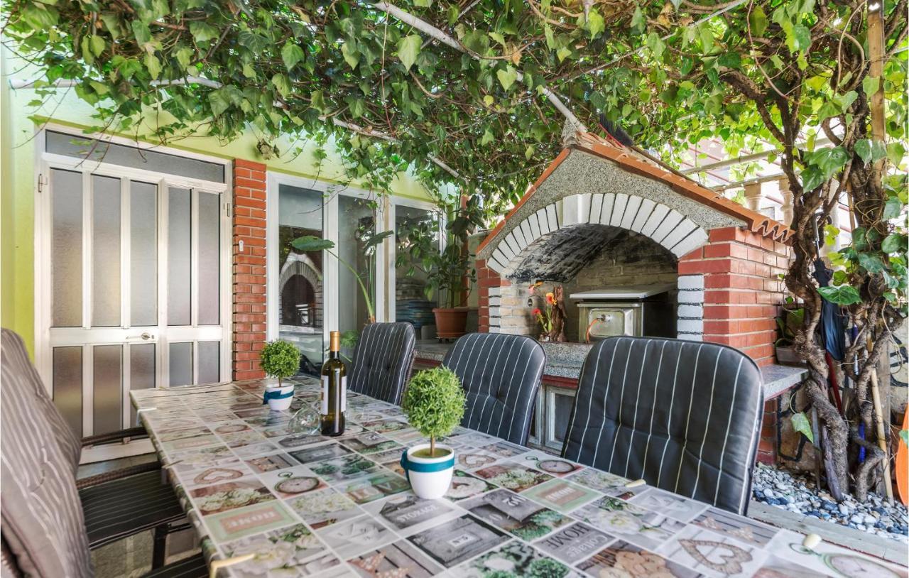 Nice Apartment In Pula With Kitchen 외부 사진