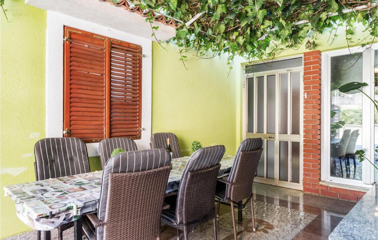 Nice Apartment In Pula With Kitchen 외부 사진