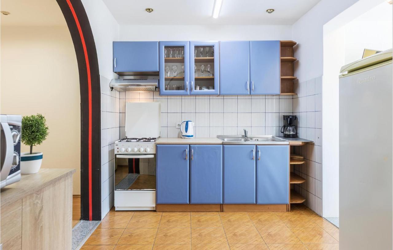 Nice Apartment In Pula With Kitchen 외부 사진