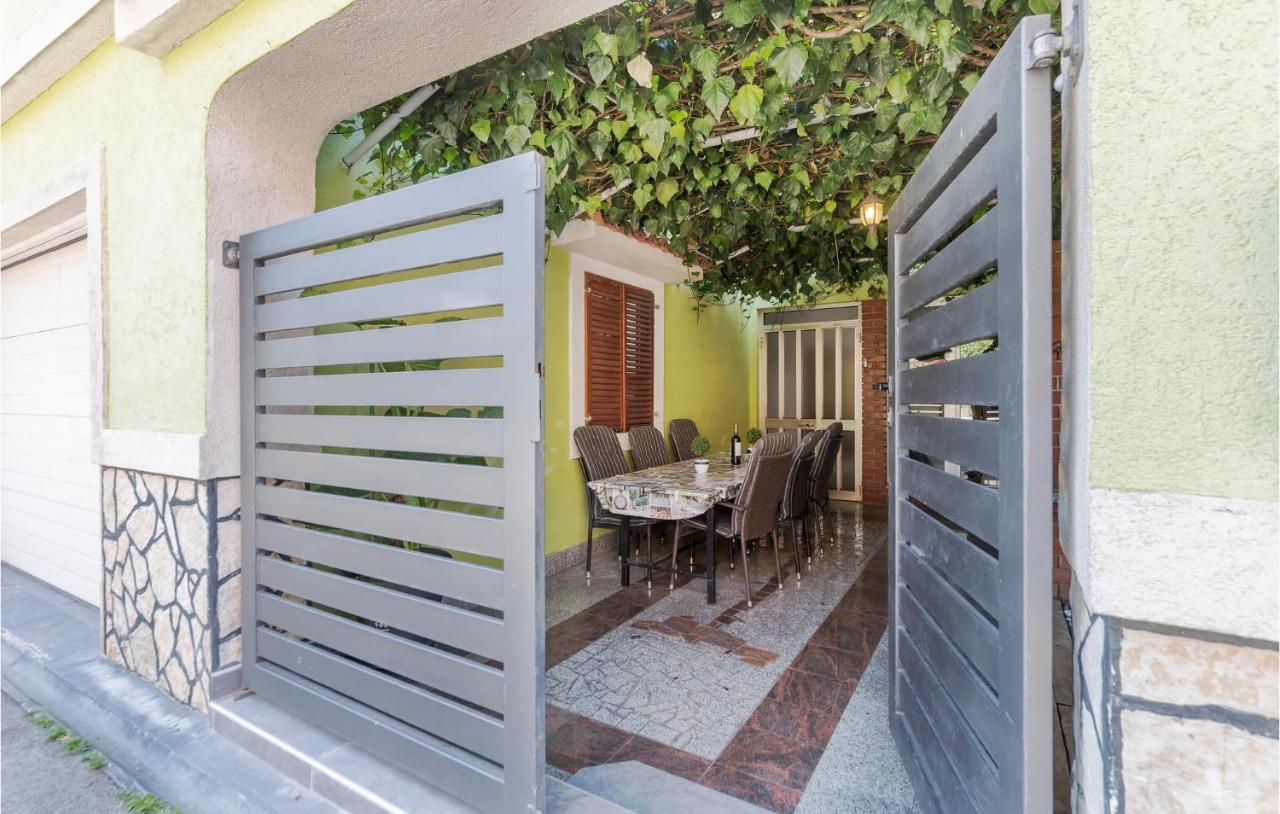Nice Apartment In Pula With Kitchen 외부 사진