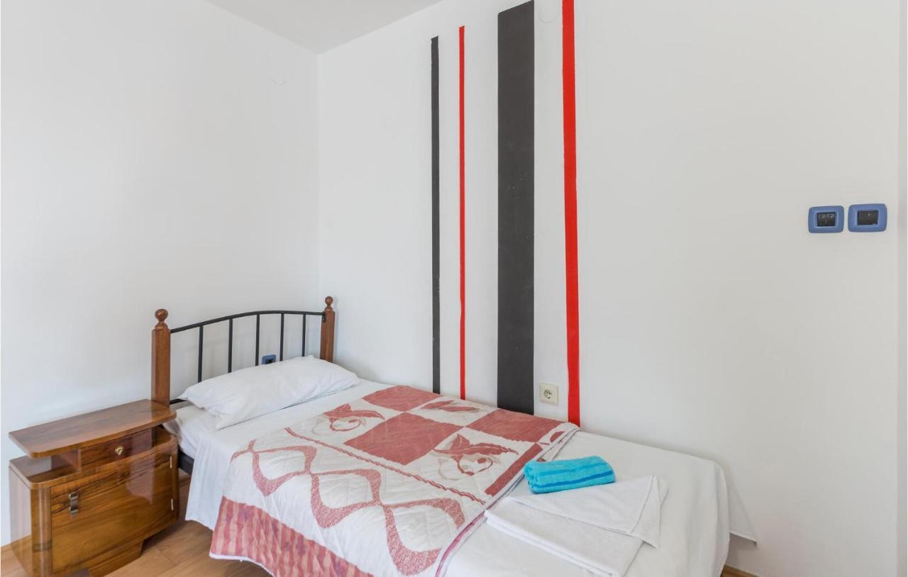 Nice Apartment In Pula With Kitchen 외부 사진