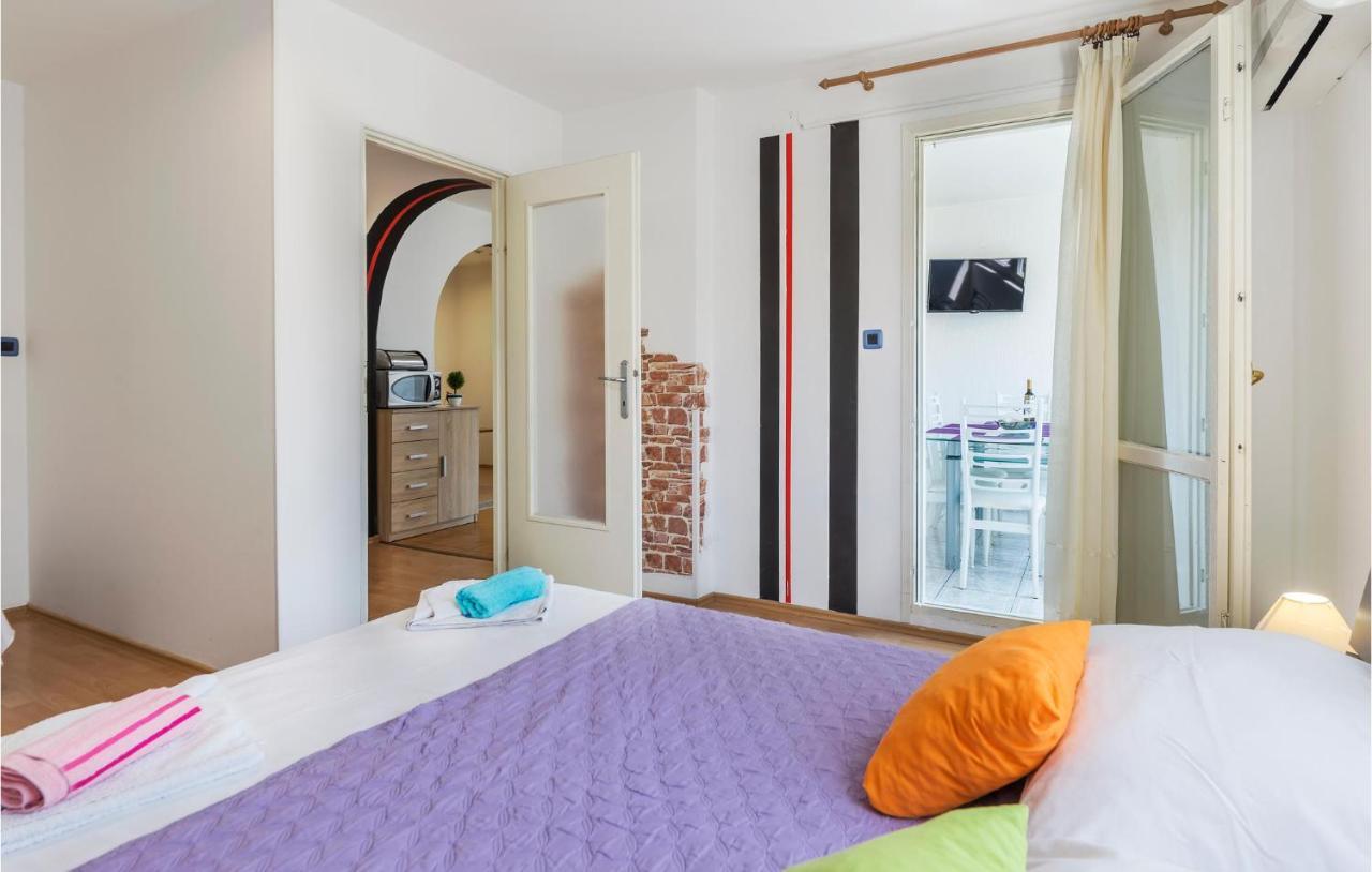 Nice Apartment In Pula With Kitchen 외부 사진