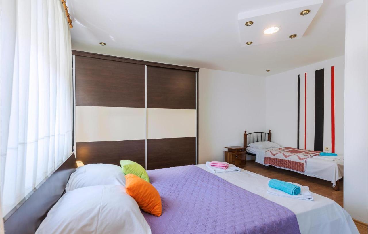 Nice Apartment In Pula With Kitchen 외부 사진