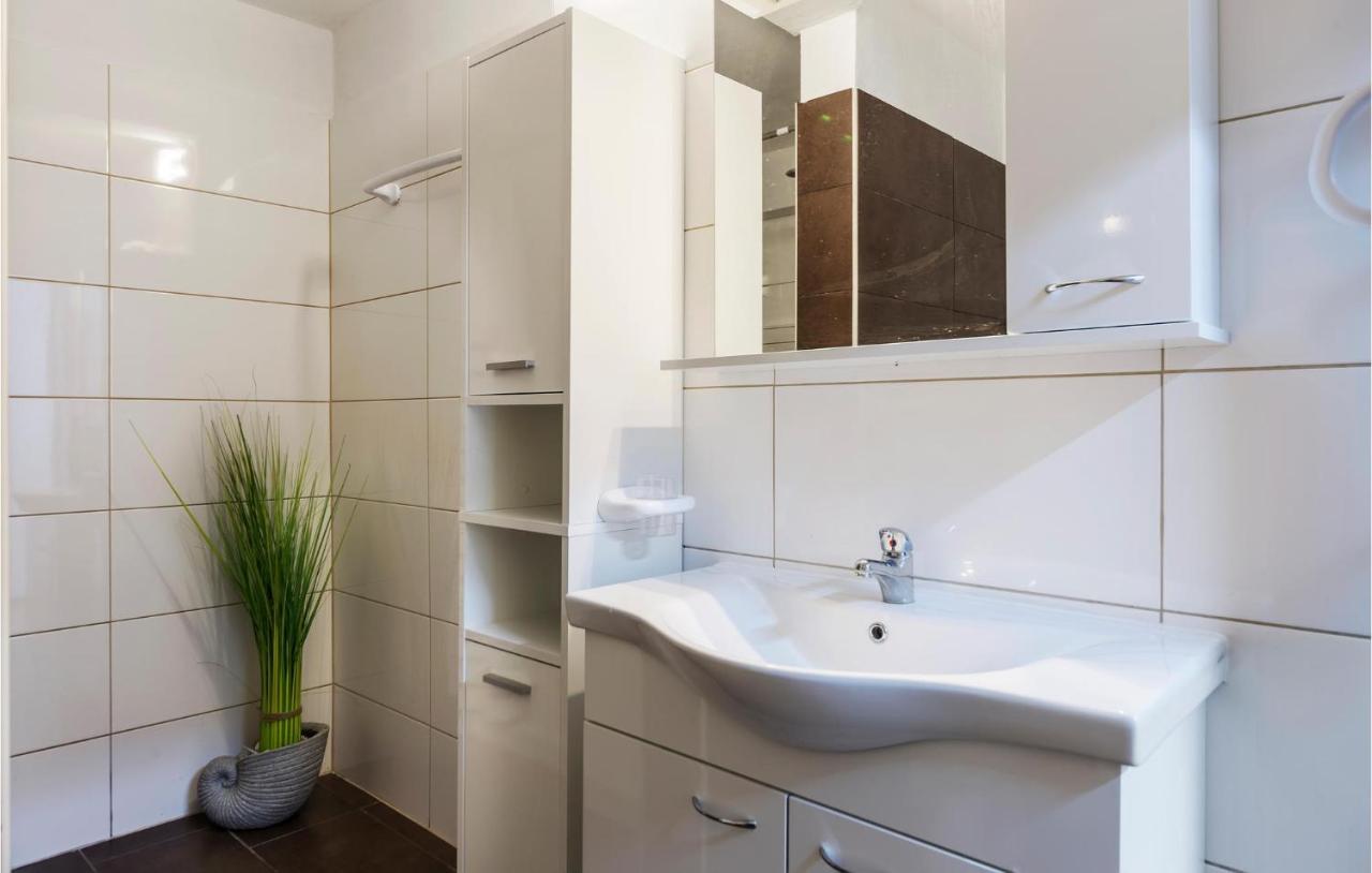 Nice Apartment In Pula With Kitchen 외부 사진